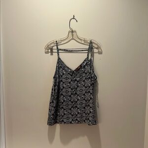 Love Tree Black and White Spaghetti Strap V-Neck Camisole